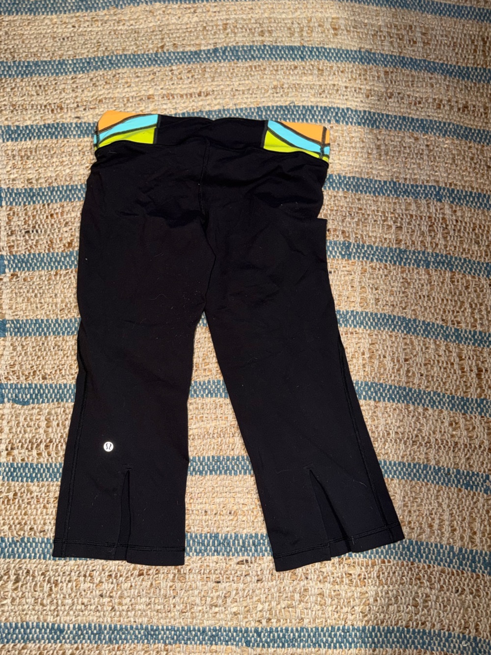 Lululemon capri with split calf size 8